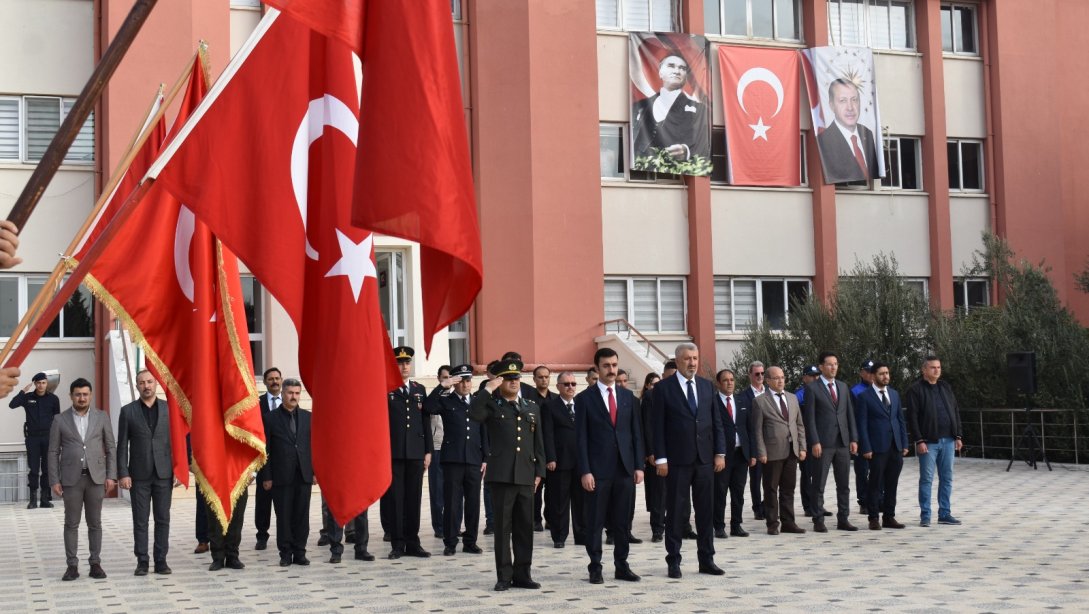 10 Kasım Atatürk'ü Anma Günü Münasebetiyle Çelenk Sunma ve Anma Programı Yapıldı.