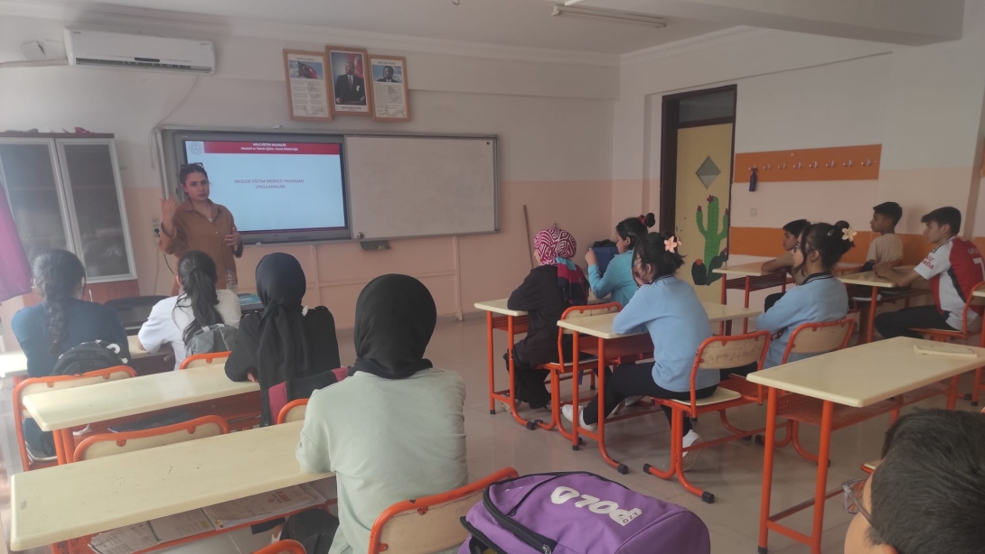 İlçemiz Rehber Öğretmenleri Tarafından Veli ve Öğrencilere yönelik Rehberlik Çalışmaları Gerçekleştirildi.